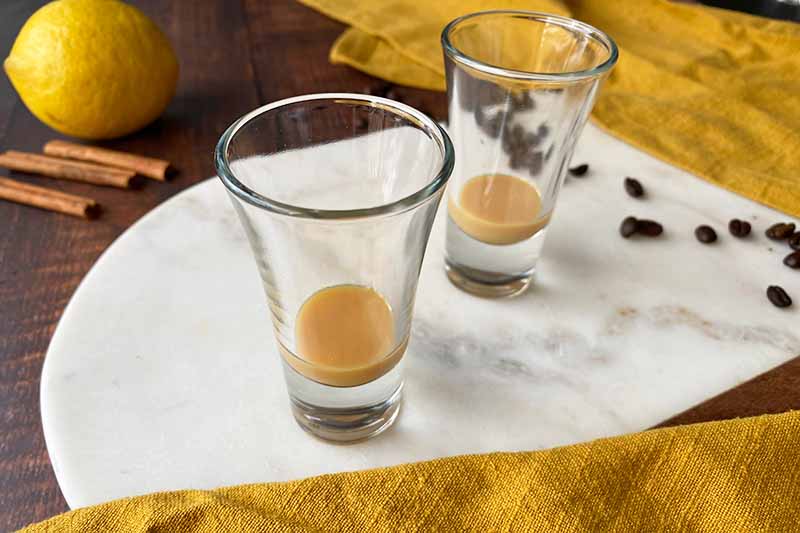 Horizontal image of preparing the layers of a small Tenerife coffee beverage.