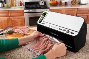 The FoodSaver V4440: A Convenient Model Perfect for Many Home Chefs