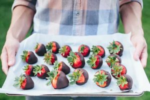 Quick and Easy Homemade Chocolate-Covered Strawberries