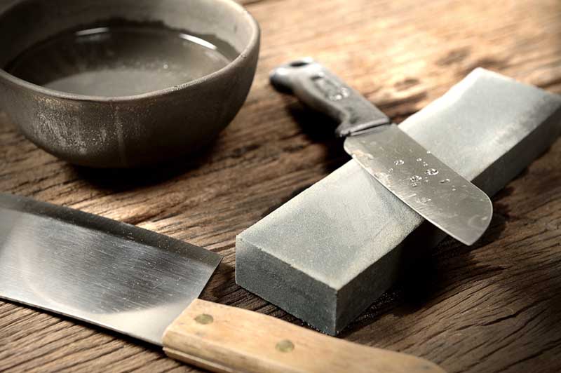 Sharpening kitchen knives with stones | Foodal.com