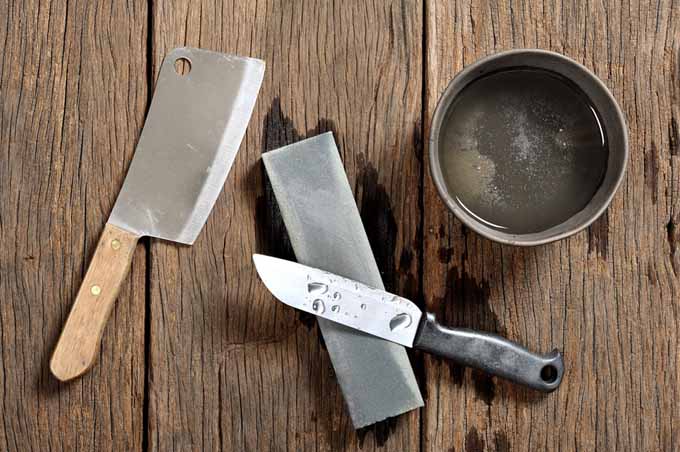 No matter the quality of your kitchen knife set, they need to be maintained and sharpened regularly.